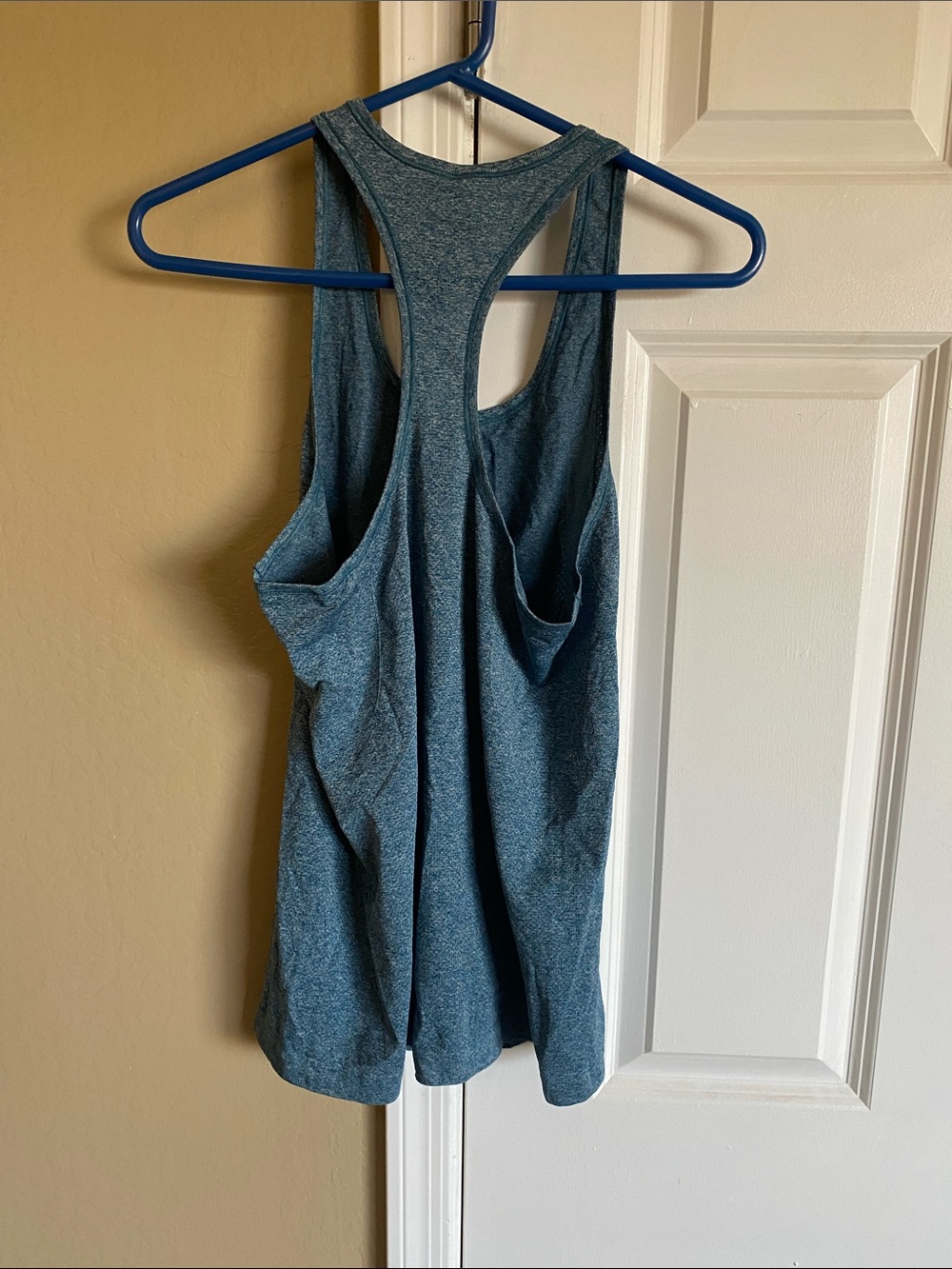 Under Armour Bundle Racerback Workout Tanks Blue & Black Size Medium Approx - Picture 6 of 6